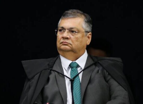 Dino determina apuração sobre R$ 694 milhões de “emendas Pix” sem rastreio