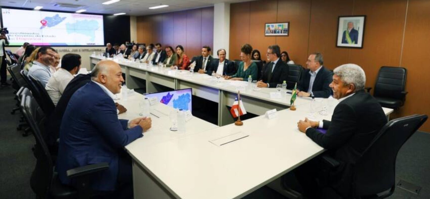 Governador Jerônimo Rodrigues recebe prefeito de Itaparica e atualiza projeto da ponte Salvador-Itaparica