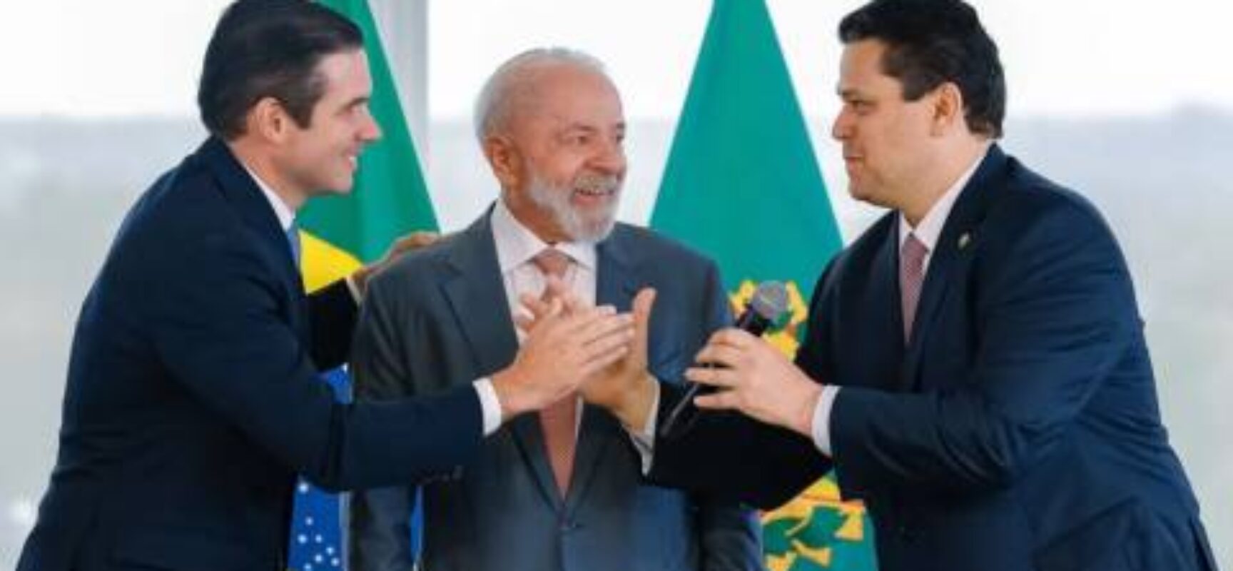 Lula chama Hugo e Alcolumbre para assinatura da MP do tarifaço
