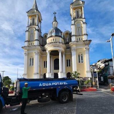Prefeitura de Ilhéus intensifica limpeza nas escadarias da Catedral de São Sebastião