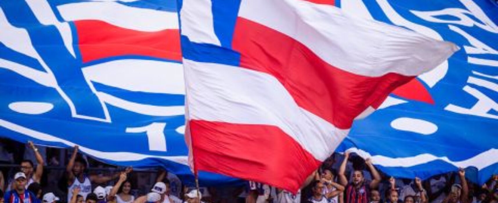 Torcida do Bahia faz festa após vaga na final da Copa do Nordeste