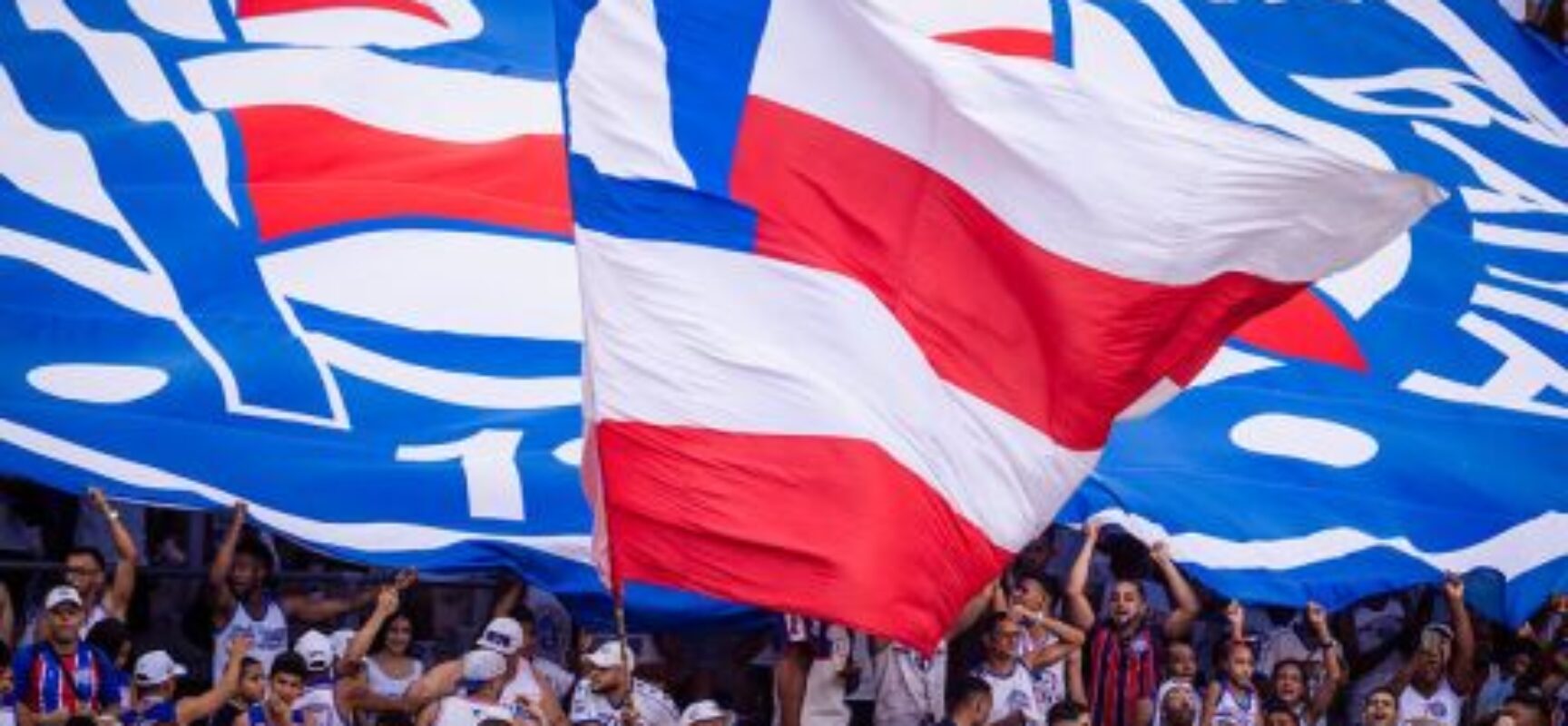 Torcida do Bahia faz festa após vaga na final da Copa do Nordeste