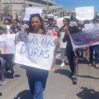 Grupo volta a protestar após mortes de três mulheres em Ilhéus