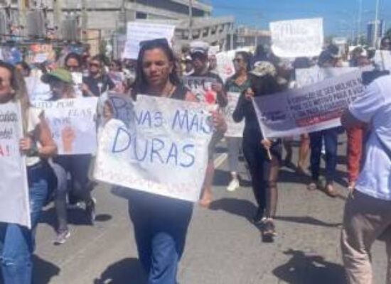 Grupo volta a protestar após mortes de três mulheres em Ilhéus