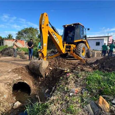 Prefeitura de Ilhéus executa ação de drenagem no bairro Ilhéus II