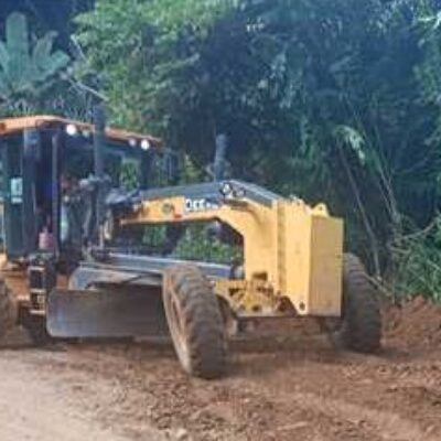 Prefeitura de Ilhéus realiza operação de encascalhamento na Lagoa Encantada e arredores