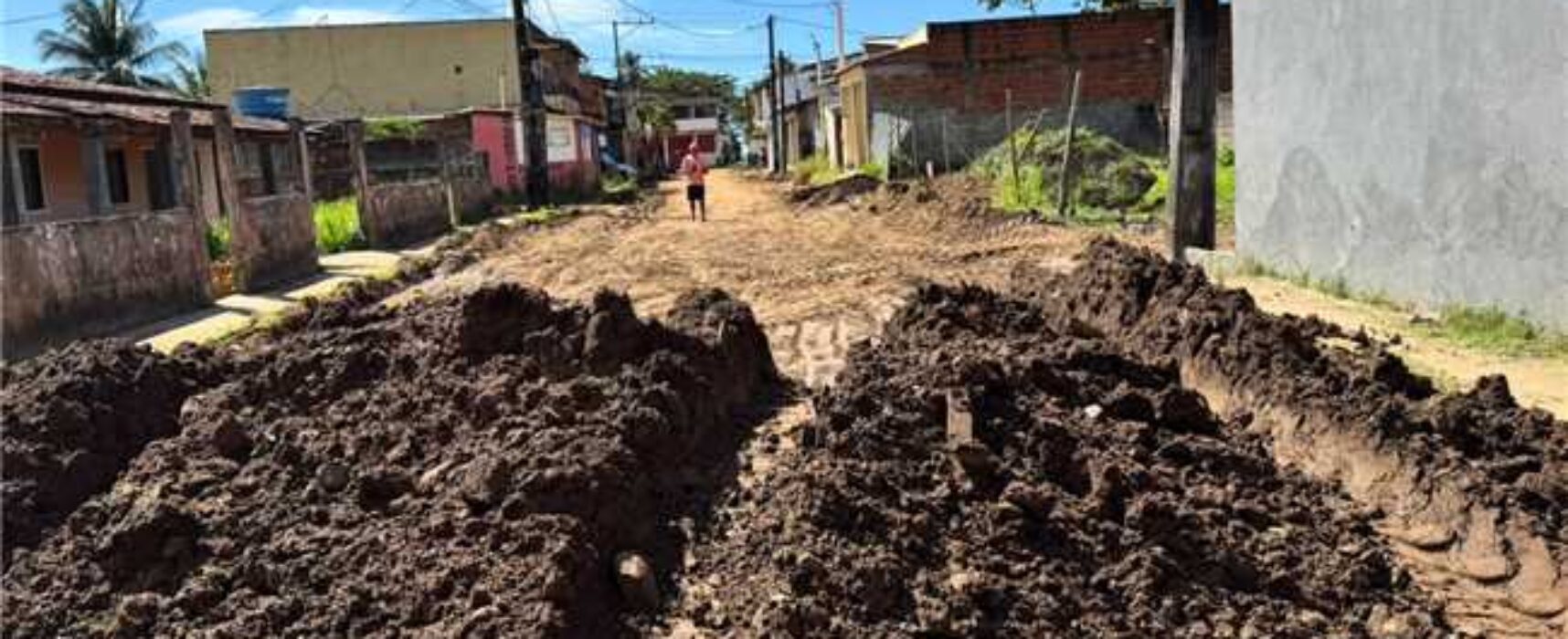 Prefeitura de Ilhéus realiza operação de melhoria viária na Ponta da Tulha