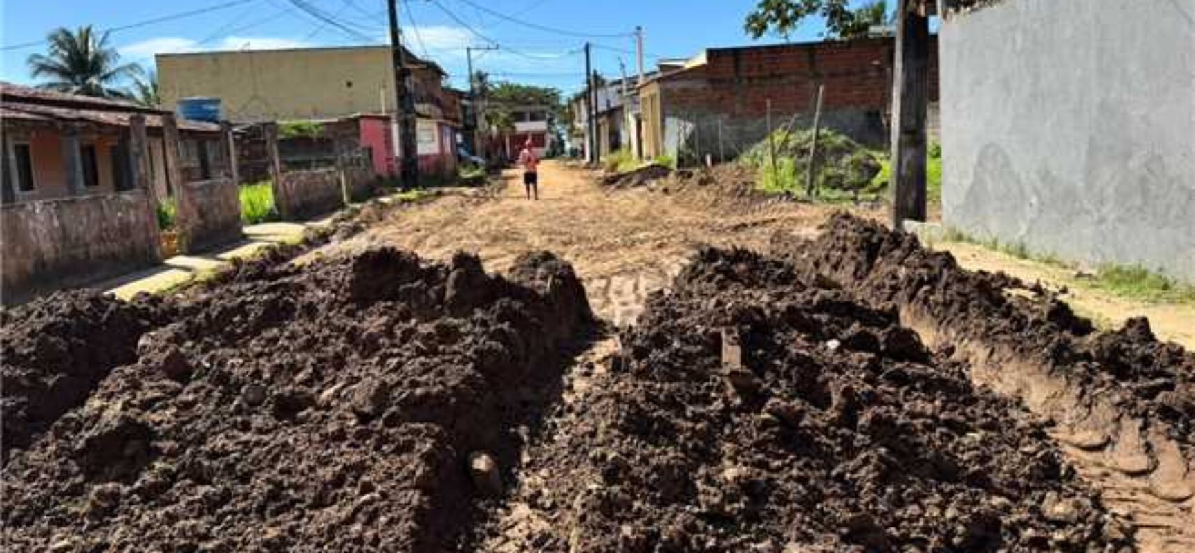 Prefeitura de Ilhéus realiza operação de melhoria viária na Ponta da Tulha