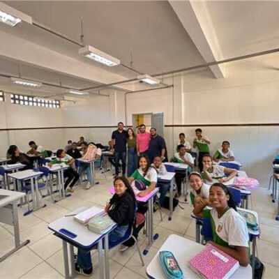 Prefeitura de Ilhéus inicia entrega de novas carteiras escolares no IME