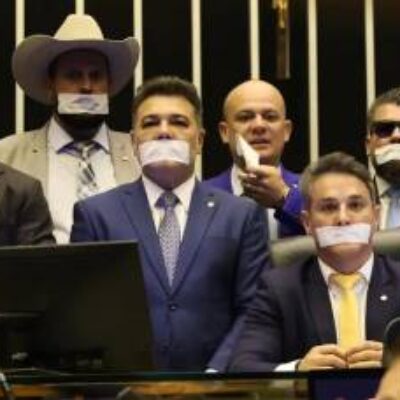 Oposição ocupa plenários por anistia a 8/1 e impeachment de Moraes