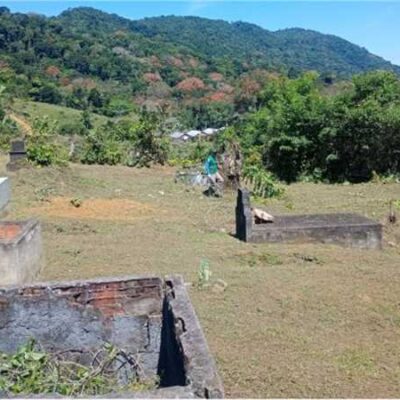 Prefeitura de Ilhéus realiza limpeza e roçagem no Cemitério de Pimenteira