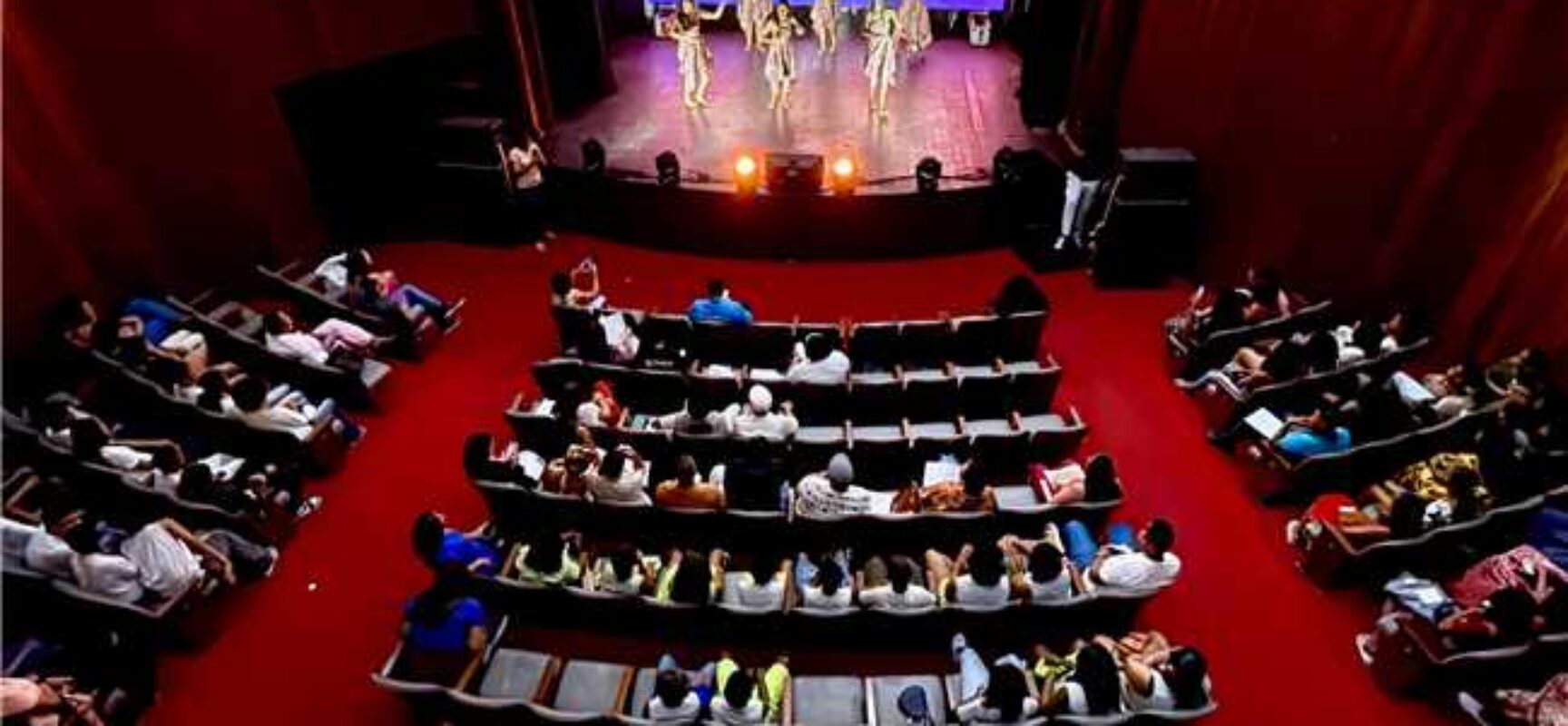 Estudantes de Ilhéus encantam público no Festival de Talentos 2025