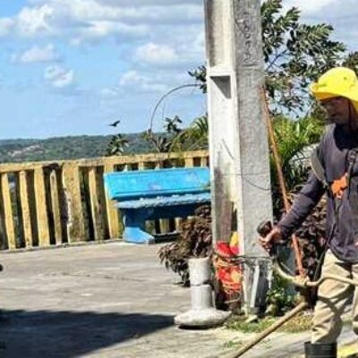 Prefeitura de Ilhéus intensifica serviços de limpeza em diferentes bairros