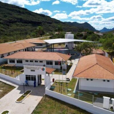 Governo inaugura escola de tempo integral com arquitetura diferenciada e investe mais de R$ 27 milhões em diversas áreas de Mucugê