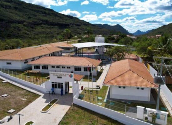 Governo inaugura escola de tempo integral com arquitetura diferenciada e investe mais de R$ 27 milhões em diversas áreas de Mucugê