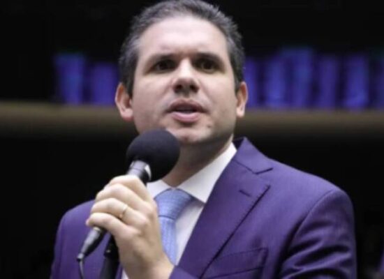 Motta envia pedido de afastamento de 15 deputados após motim na Câmara