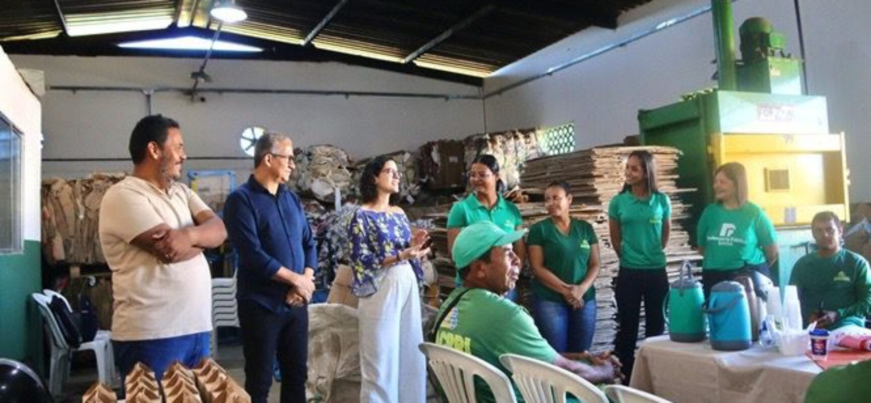 AACRRI homenageia pais catadores com café da manhã e presentes