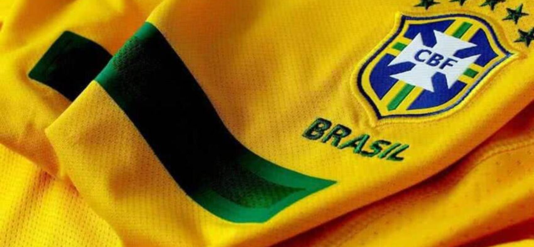 Polícia apreende 200 mil figurinhas falsificadas do álbum da Copa no RJ