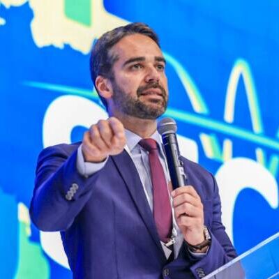 “Responsabilidade maior” por tarifaço de Trump está na família Bolsonaro, diz Eduardo Leite