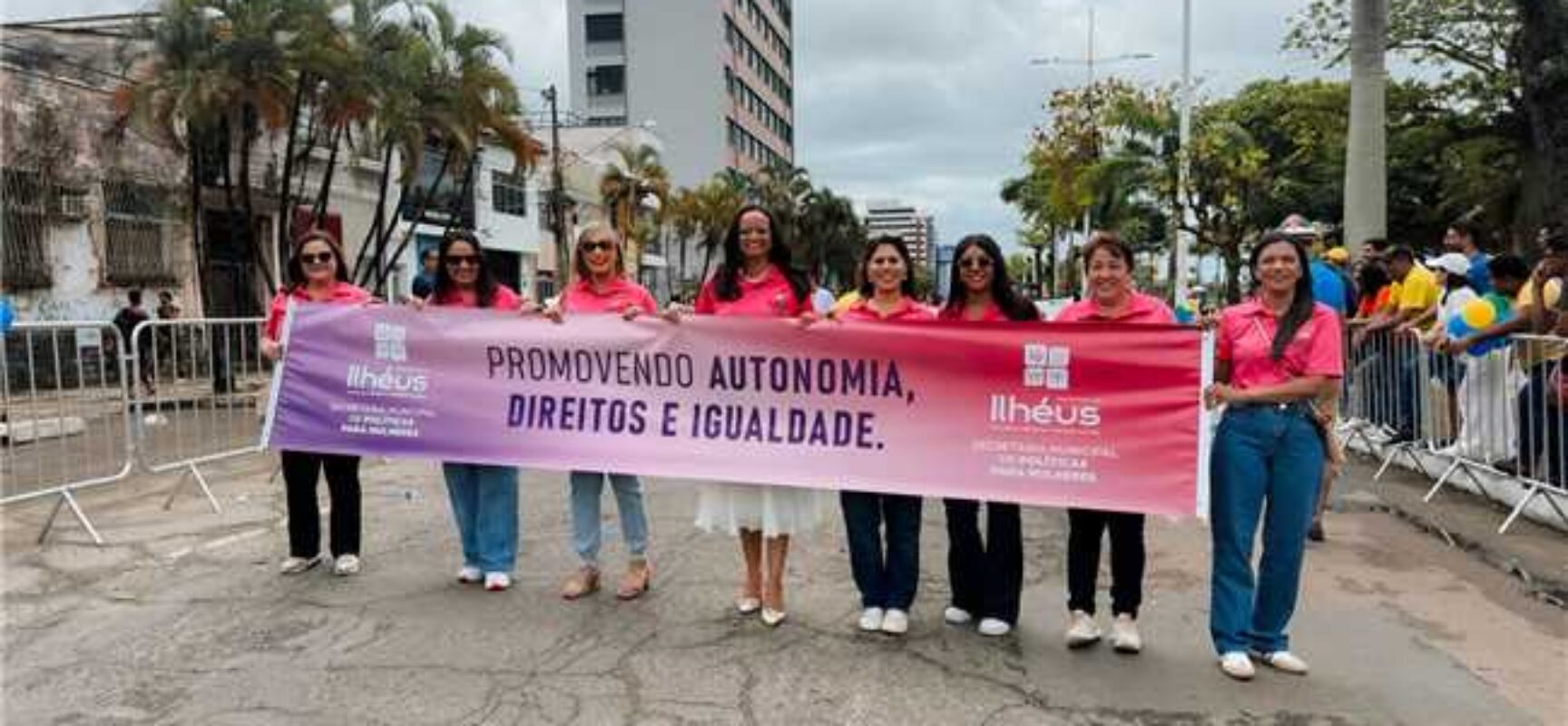 Secretaria de Políticas para Mulheres participa do desfile de 7 de Setembro em Ilhéus