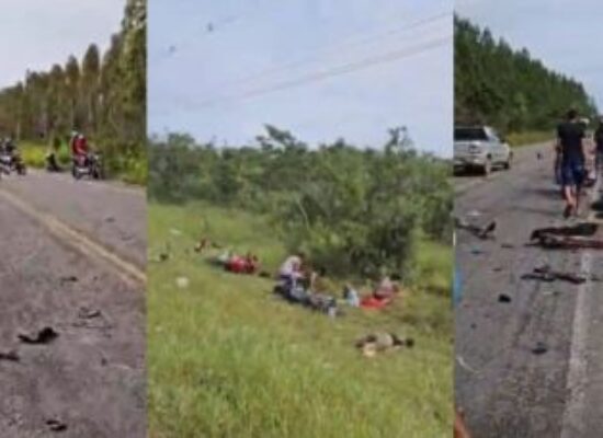 Acidente entre carro e motos deixa dois mortos e oito feridos na BA-504 Acidente entre carro e motos deixa dois mortos e oito feridos na BA-504