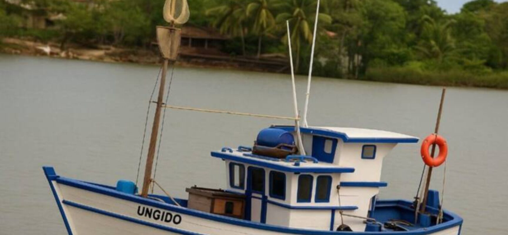 Pescadores são resgatados após cinco dias à deriva no Sul da Bahia
