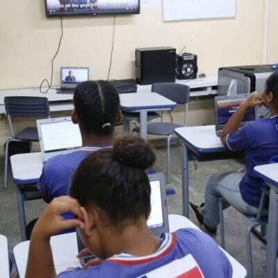 Alunos da rede estadual da Bahia devem atualizar cadastro escolar