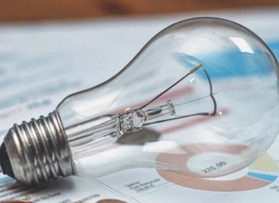 Conta de luz terá bandeira vermelha em outubro, diz Aneel