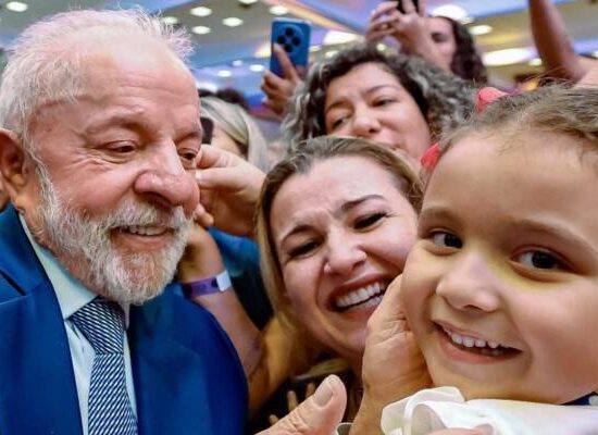 Lula sanciona lei que cria sistema nacional de desenvolvimento para primeira infância