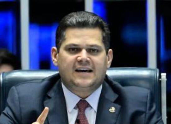 Alcolumbre manda arquivar PEC da Blindagem após rejeição da CCJ