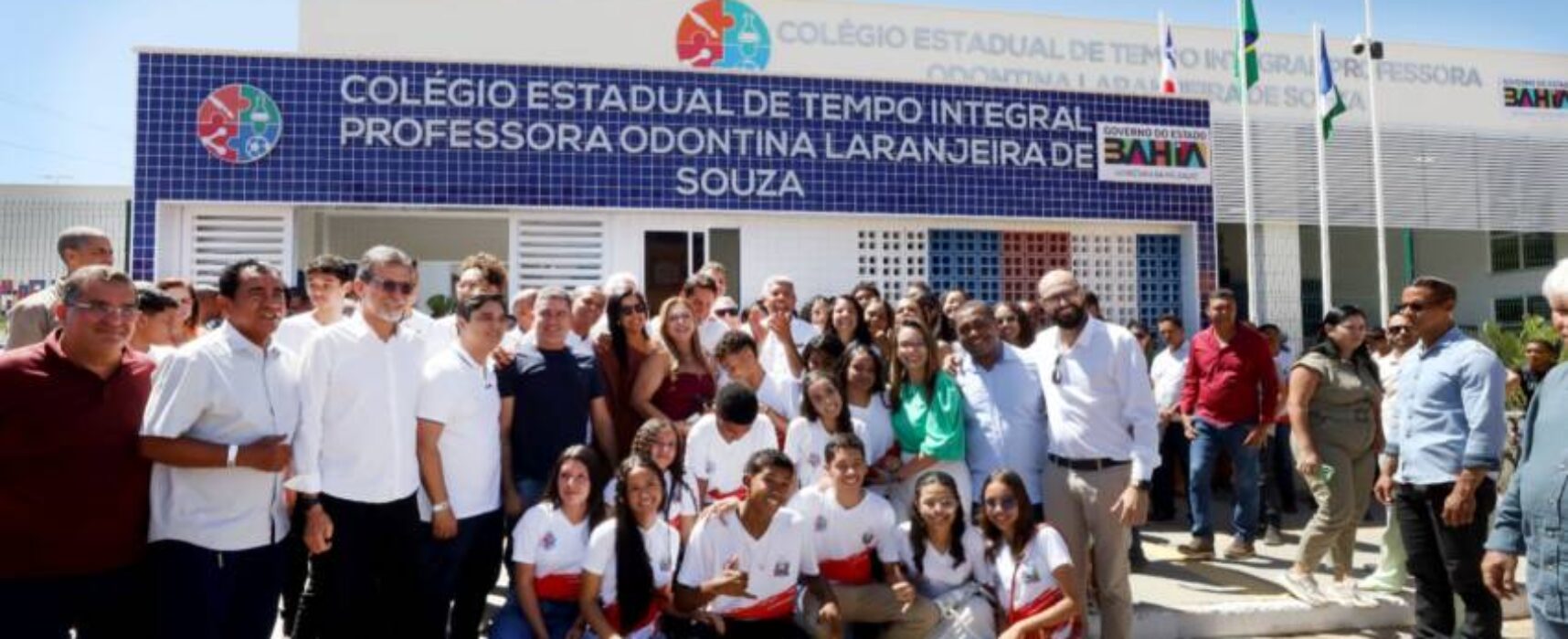 Governador entrega conjunto de obras e realiza maior investimento educacional da história de Ibotirama