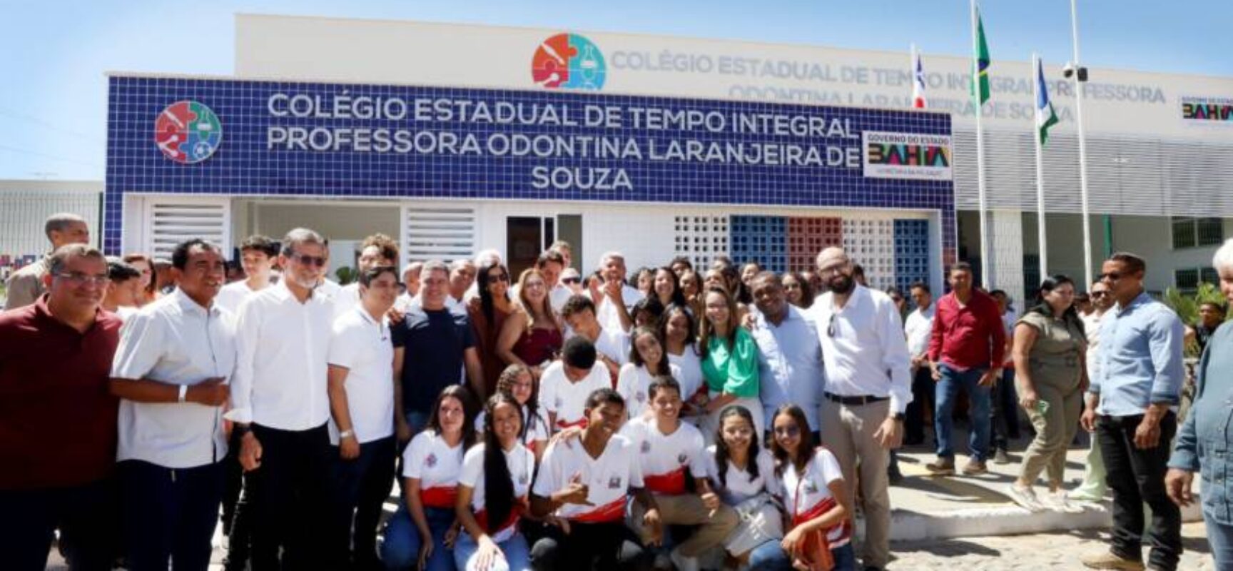 Governador entrega conjunto de obras e realiza maior investimento educacional da história de Ibotirama
