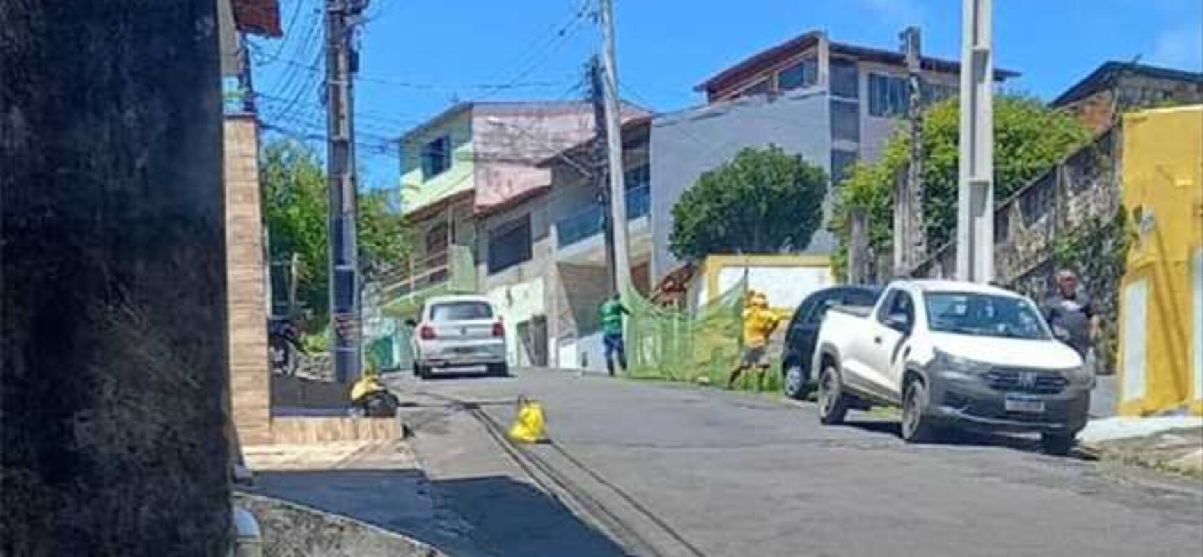 Prefeitura de Ilhéus intensifica serviços de roçagem no Bairro Conquista e Salobrinho