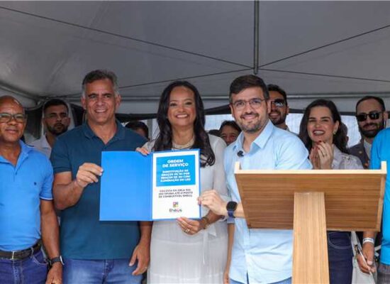 Prefeitura de Ilhéus anuncia nove ordens de serviço durante inauguração da Praça da Mangueira Prefeitura de Ilhéus anuncia nove ordens de serviço durante inauguração da Praça da Mangueira