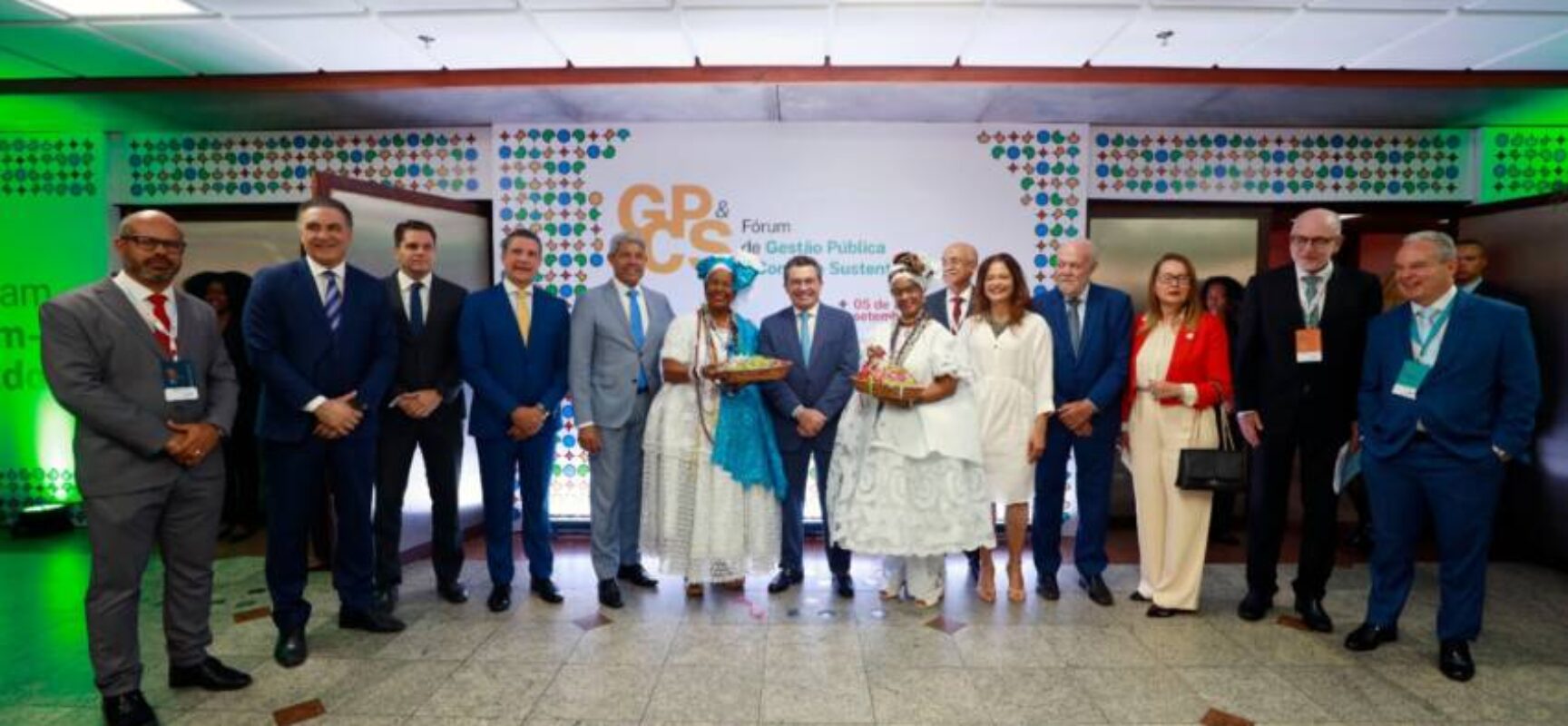 Em Salvador, governador participa de abertura de fórum que debate gestão pública e controle sustentável