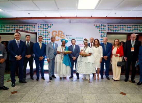 Em Salvador, governador participa de abertura de fórum que debate gestão pública e controle sustentável Em Salvador, governador participa de abertura de fórum que debate gestão pública e controle sustentável