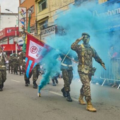 Bandas e fanfarras fizeram a alegria do público no Desfile Cívico do Sete de Setembro em Itabuna