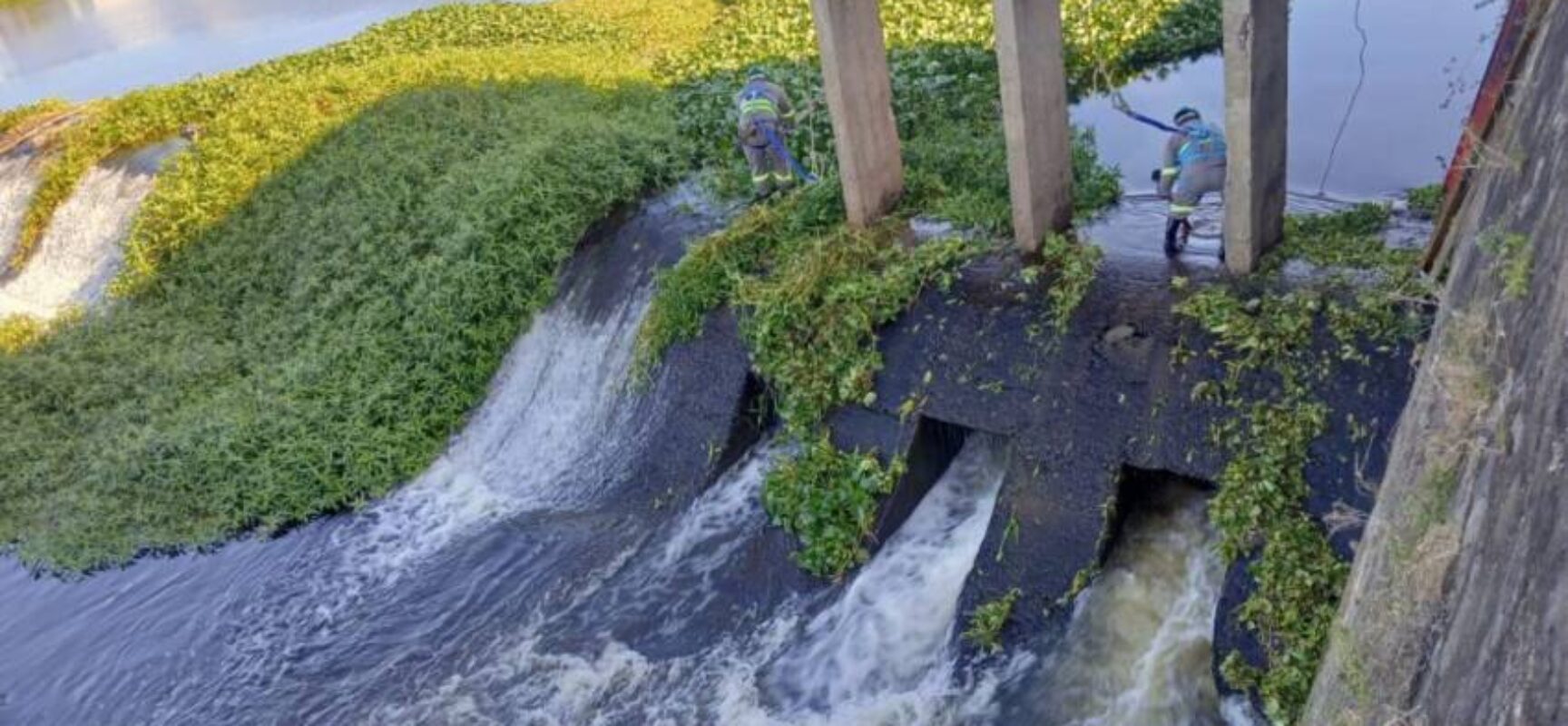 Prefeitura de Itabuna e RCI realizam a desobstrução das comportas do Rio Cachoeira