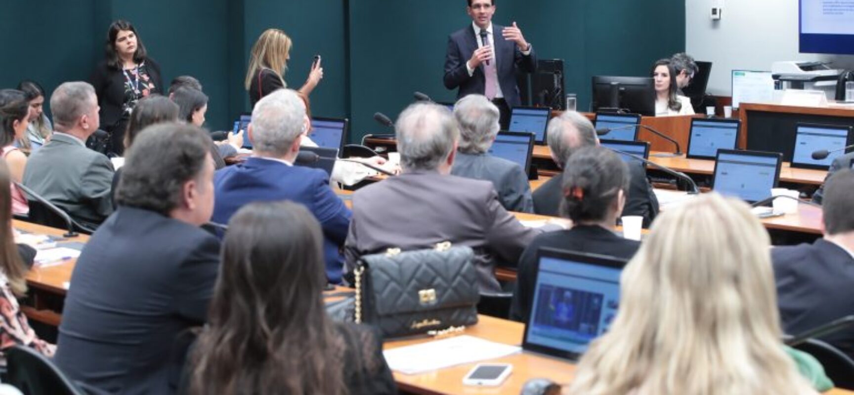 Ministro aponta avanços e “pontos sensíveis” na proposta de nova Lei dos Portos