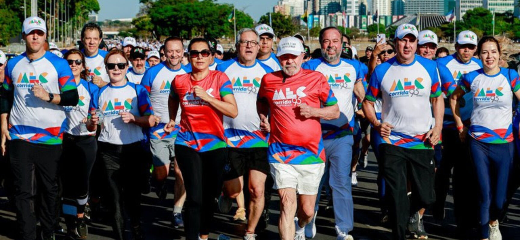 “É por meio da educação que a gente vai tornar o Brasil soberano”, diz Lula na Corrida e Caminhada MEC 95 Anos