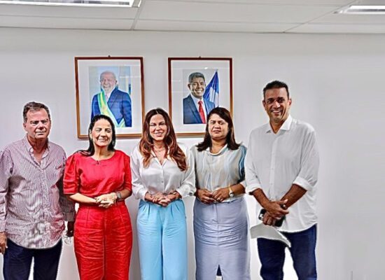 *Secretária Rowenna Brito recebe Soane Galvão e Marão em agenda que projeta novas conquistas para a Educação de Ilhéus, Una e Itabela*