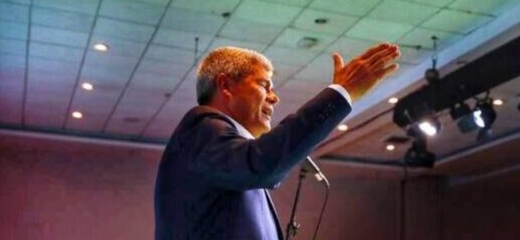 Jerônimo vai ao Supremo contra lei federal que altera estrutura da PM e dos Bombeiros Jerônimo vai ao Supremo contra lei federal que altera estrutura da PM e dos Bombeiros