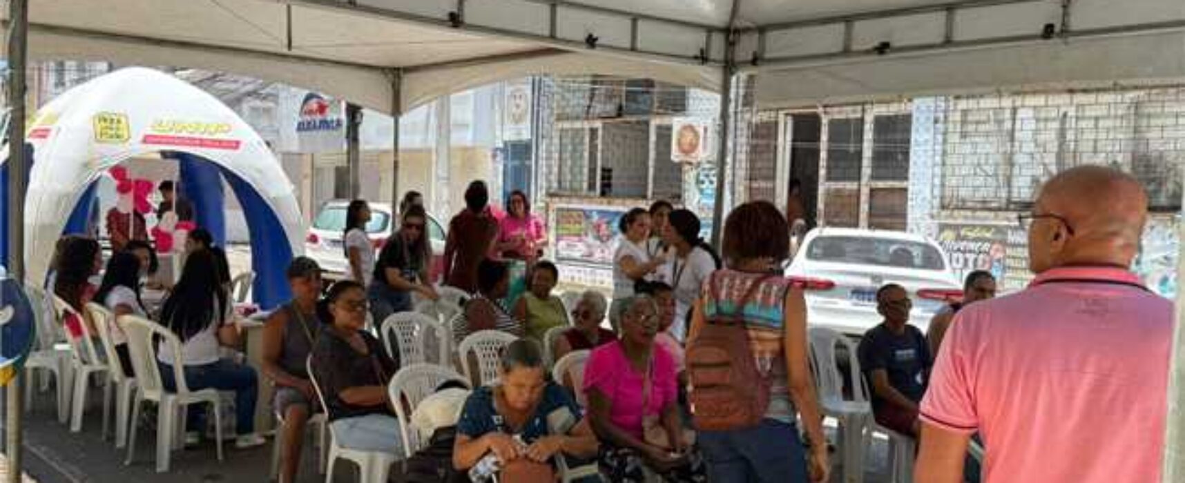 Pit Stop da Saúde leva serviços e prevenção ao centro de Ilhéus em ação do Outubro Rosa