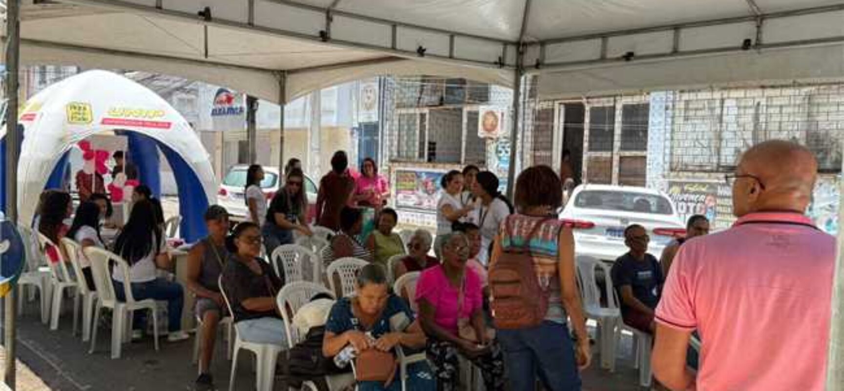 Pit Stop da Saúde leva serviços e prevenção ao centro de Ilhéus em ação do Outubro Rosa
