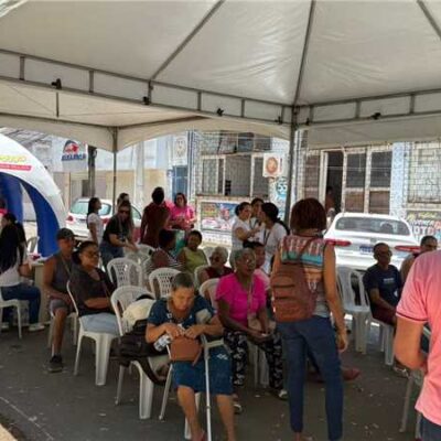 Pit Stop da Saúde leva serviços e prevenção ao centro de Ilhéus em ação do Outubro Rosa