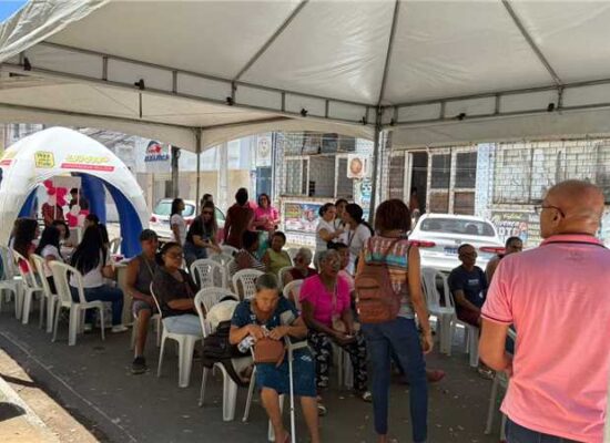 Pit Stop da Saúde leva serviços e prevenção ao centro de Ilhéus em ação do Outubro Rosa