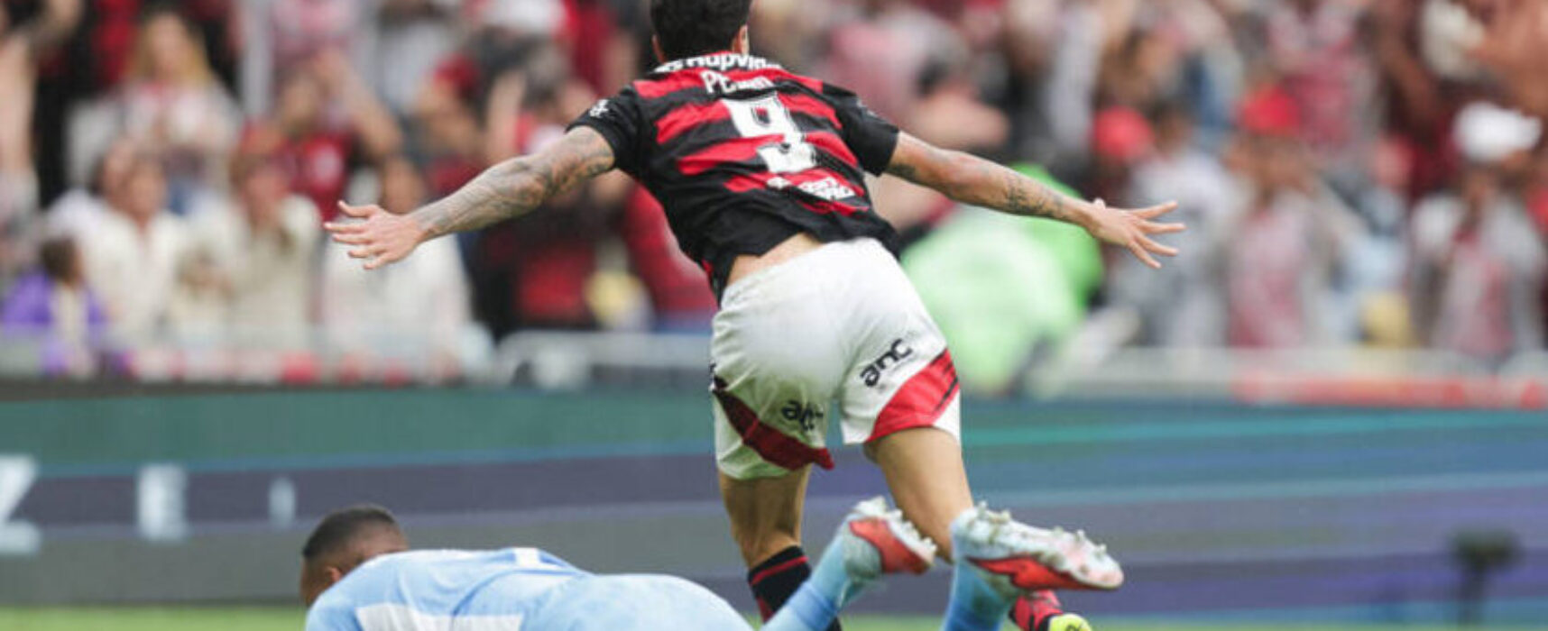 Pedro brilha, Flamengo bate o Palmeiras e acirra disputa pelo título no Brasileiro