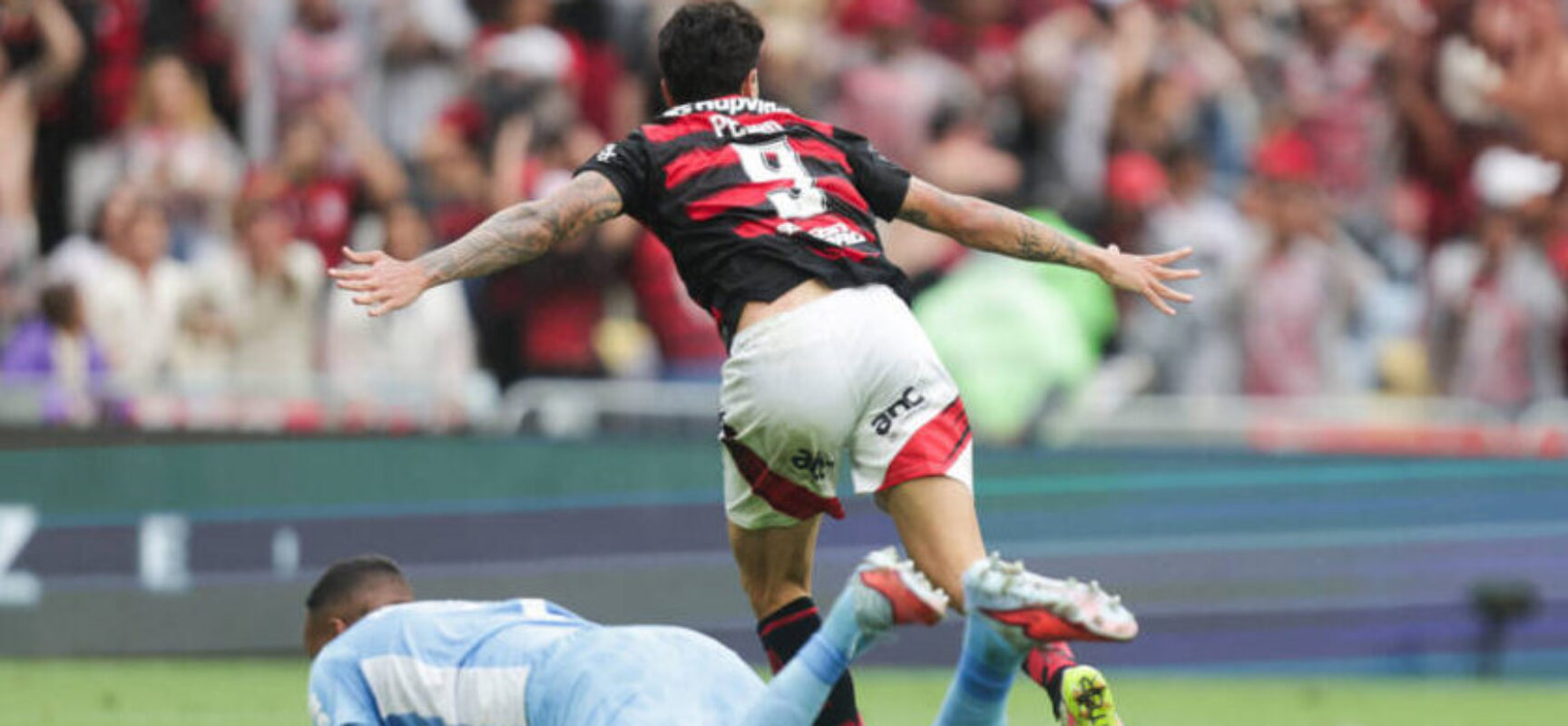 Pedro brilha, Flamengo bate o Palmeiras e acirra disputa pelo título no Brasileiro