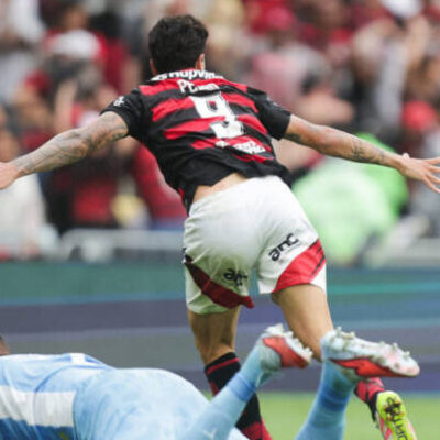 Pedro brilha, Flamengo bate o Palmeiras e acirra disputa pelo título no Brasileiro