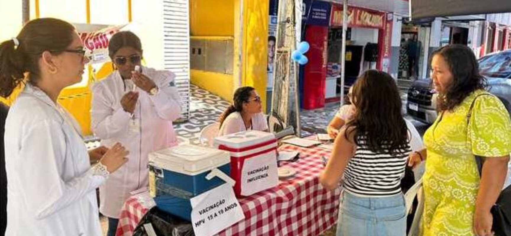 Pit Stop da Saúde reforça prevenção ao câncer de mama e de colo do útero no centro de Ilhéus